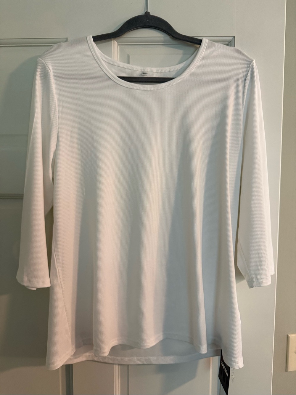 Xaatren Women’s White Ribbed 3/4-Sleeve Tee